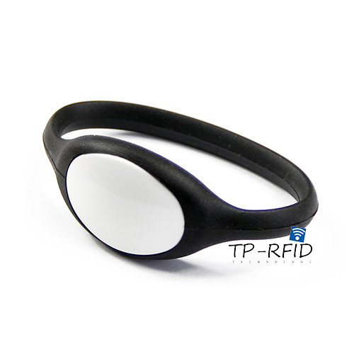 étiquette de blanchisserie en silicone et RFID intégrée (1)